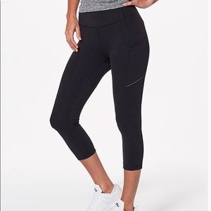 NWT Lululemon Speed Up Crop Size 6 Black